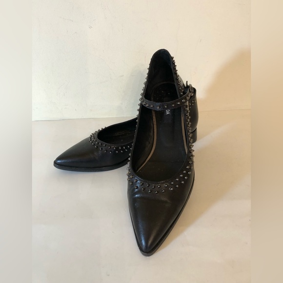 Zinda Leather Studded ankle closure low heel black shoes women size 38 - Picture 1 of 12